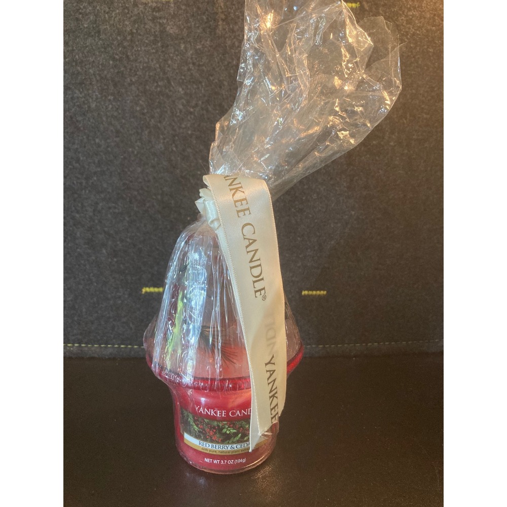 Yankee Candle Red Berry & Cedar 3.7oz Jar w/Poinsettia Crackle Glass Shade New - Picture 2 of 8